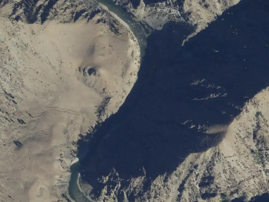 Aerial view of the river around mile 73, where Grassy Flat I is on river left